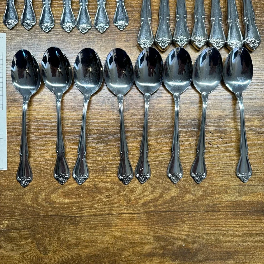 Oneida 1881 Rogers Arbor Rose Stainless Flatware Set 32 Piece USA Original Box